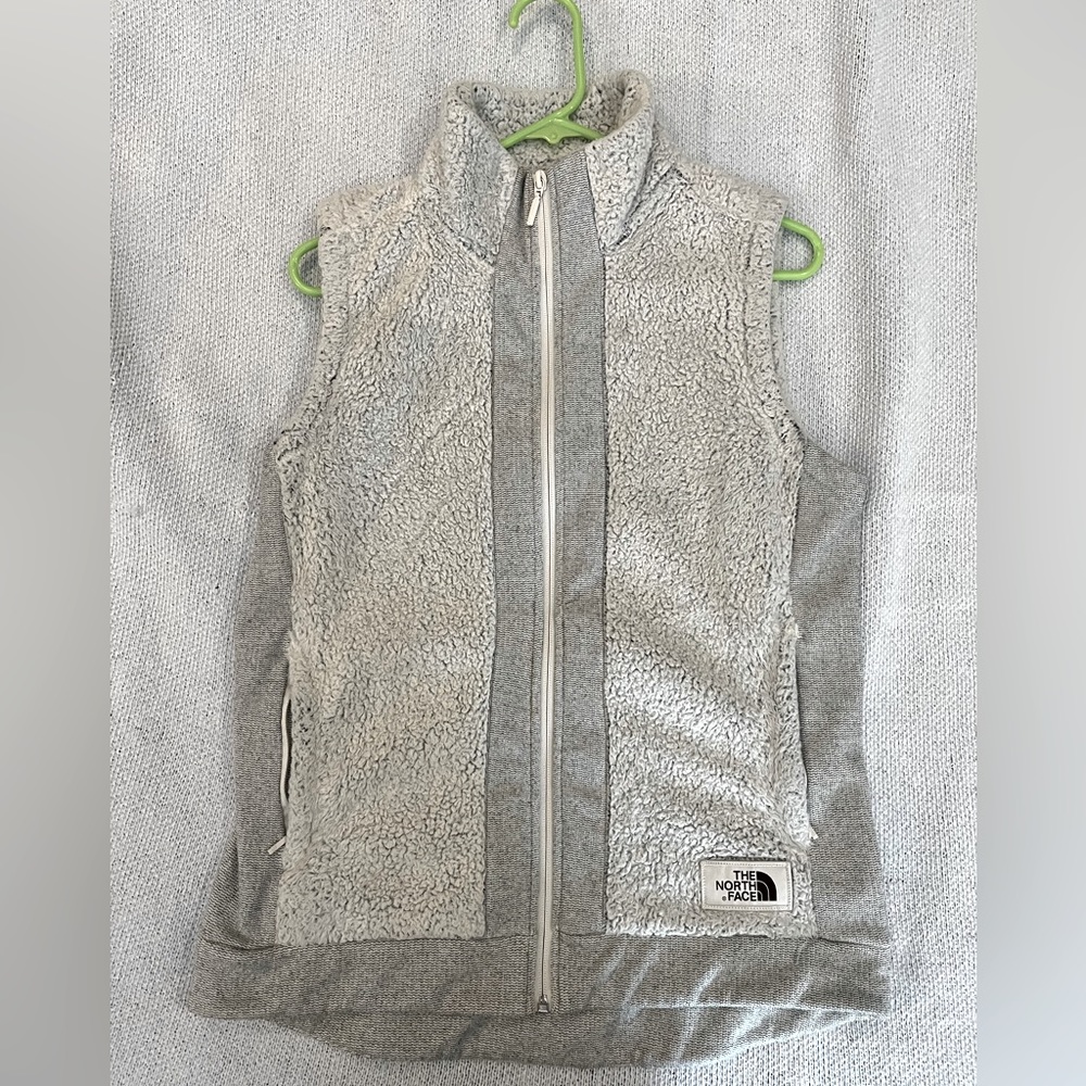 Women’s Medium Lightweight North Face Fleece Vest • Gently Used